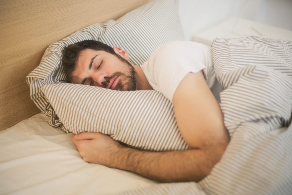 Uyurken Terlemenizi Rahatlacak En İyi 10 Serinletici Yatak (2026)