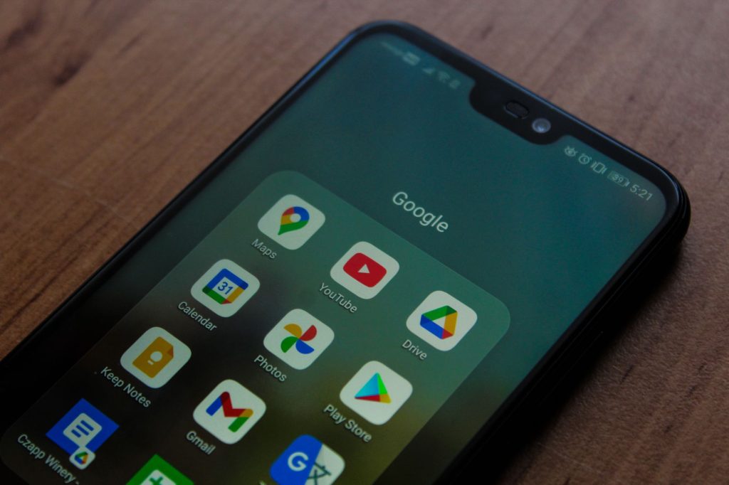 Google Pixel 11 Pro ile Google Pixel 11 Pro ile