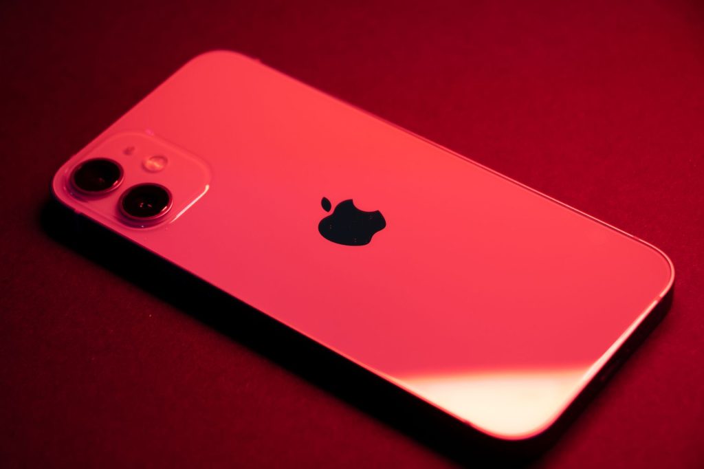 iPhone Ultra’nın Ön Kameraları Aynı Köşede Konumlanabilir