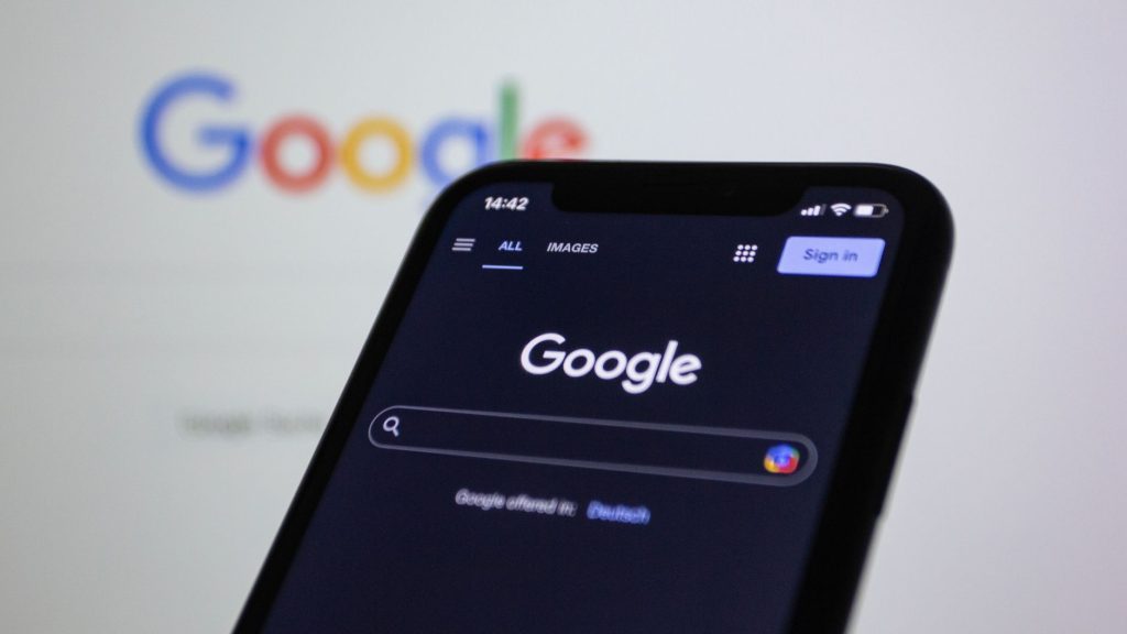 Google Pixel 11 Pro ile Google Pixel 11 Pro ile