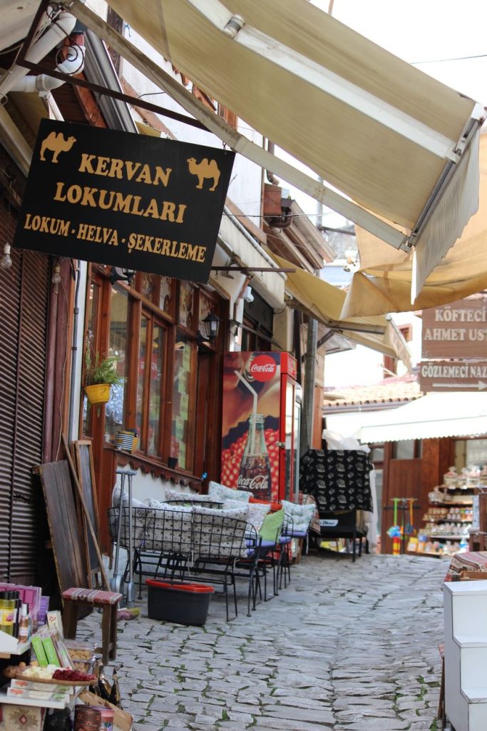 Kültür ve tarih dolu Safranbolu'nun şirin pazar caddelerinde keşfe çıkın.