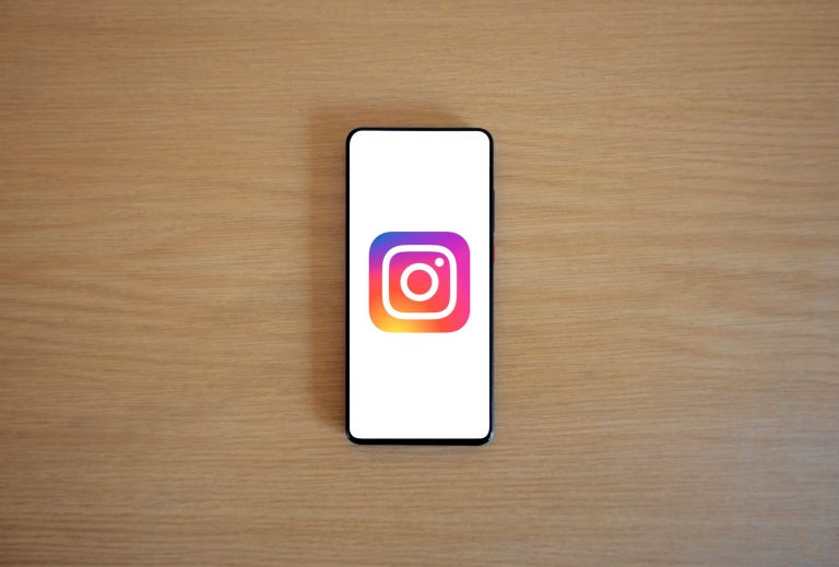 Instagram’ın Yeni Logosunda Yapay Zeka İzleri ve Tasarım Tartışmaları