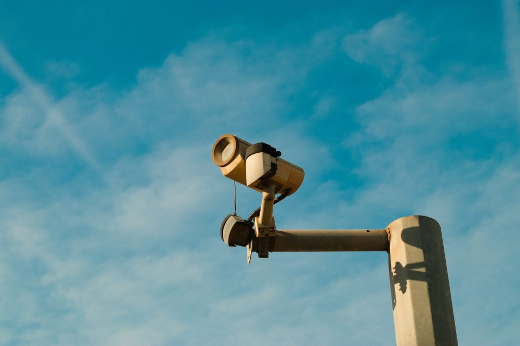 Ring Spotlight Cam 2. Nesil: Geliştirilmiş Pil ve 2K Video İncelemesi