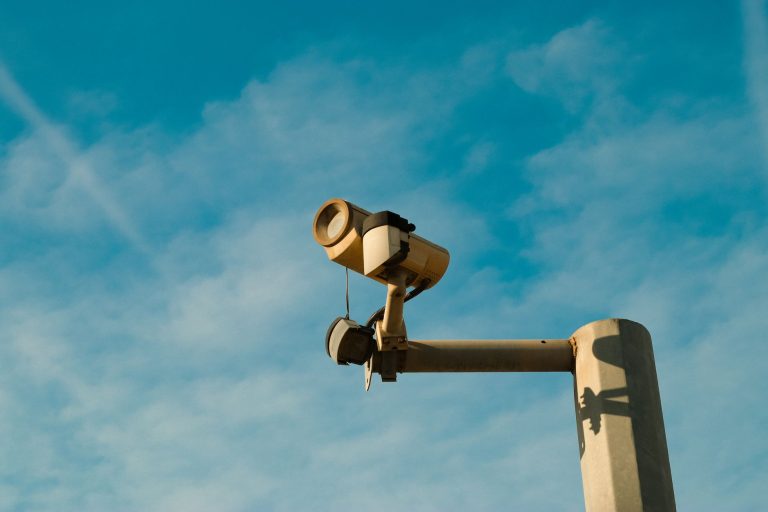 Ring Spotlight Cam 2. Nesil: Geliştirilmiş Pil ve 2K Video İncelemesi