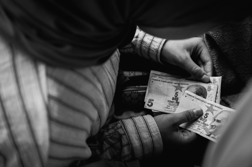 5 lira, alıcı, alışveriş yapmak içeren Ücretsiz stok fotoğraf