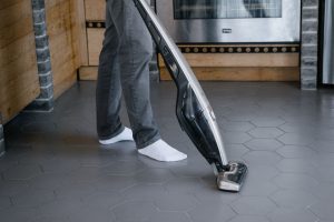 3 adımda elektrikli süpürge filtresi nasıl değiştirilir