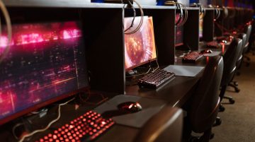 Oyun için monitör seçerken nelere