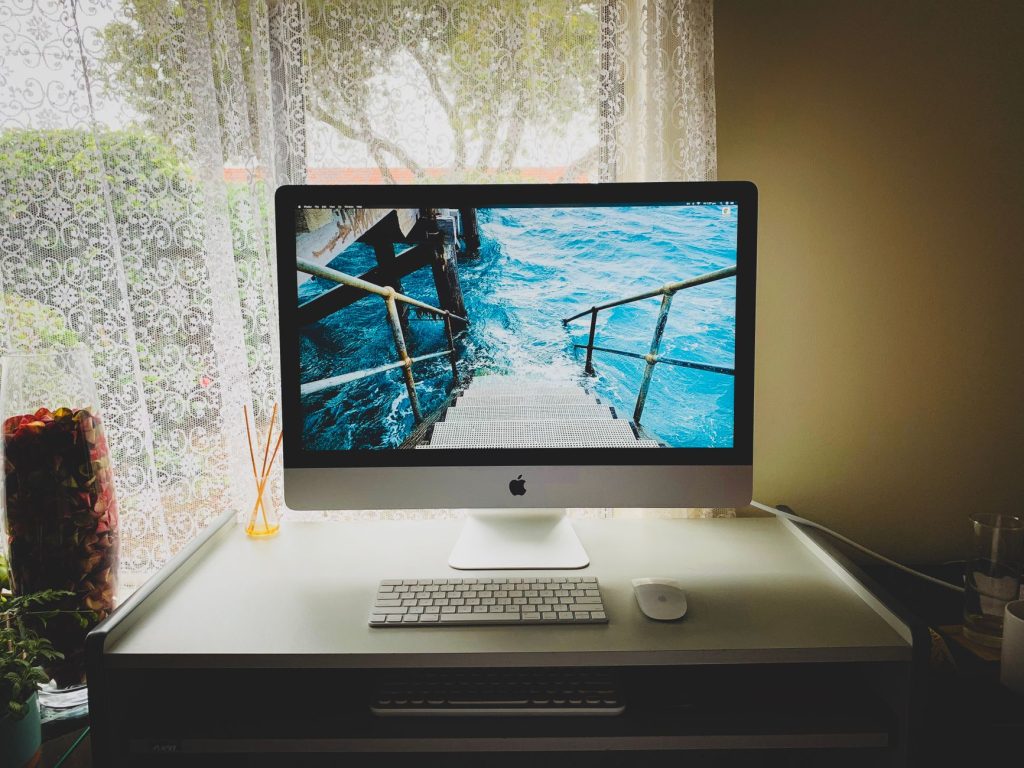 Mac’te Harici Ekran Bağlama ve Ayarları Mac’te Harici Ekran Bağlama ve Ayarları