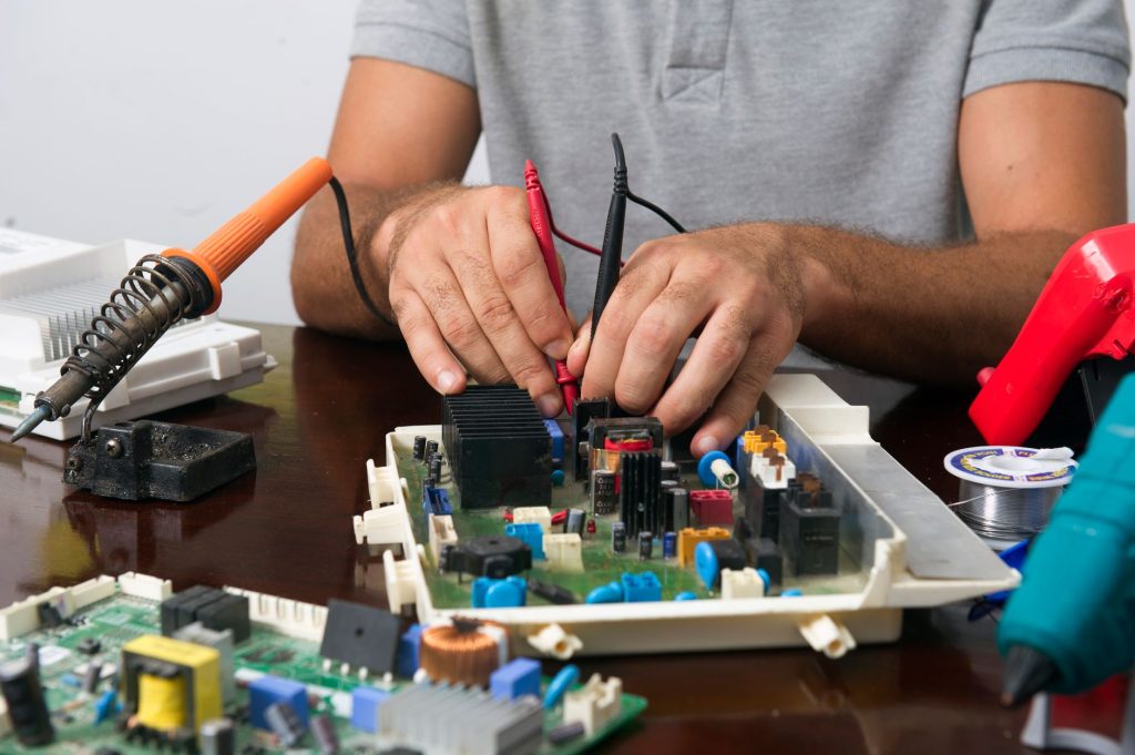 Küçük Ev Aletleri Tamirinde İlk