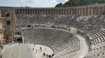 Aspendos Antik Tiyatro ziyaretinde