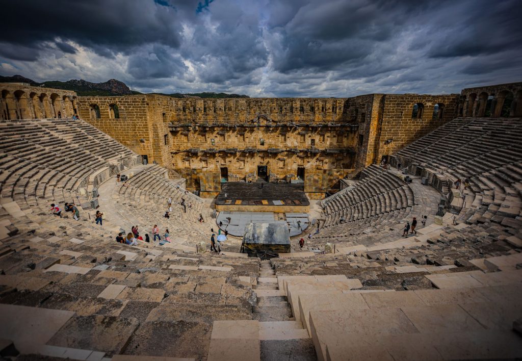 Aspendos Antik Tiyatro ziyaretinde